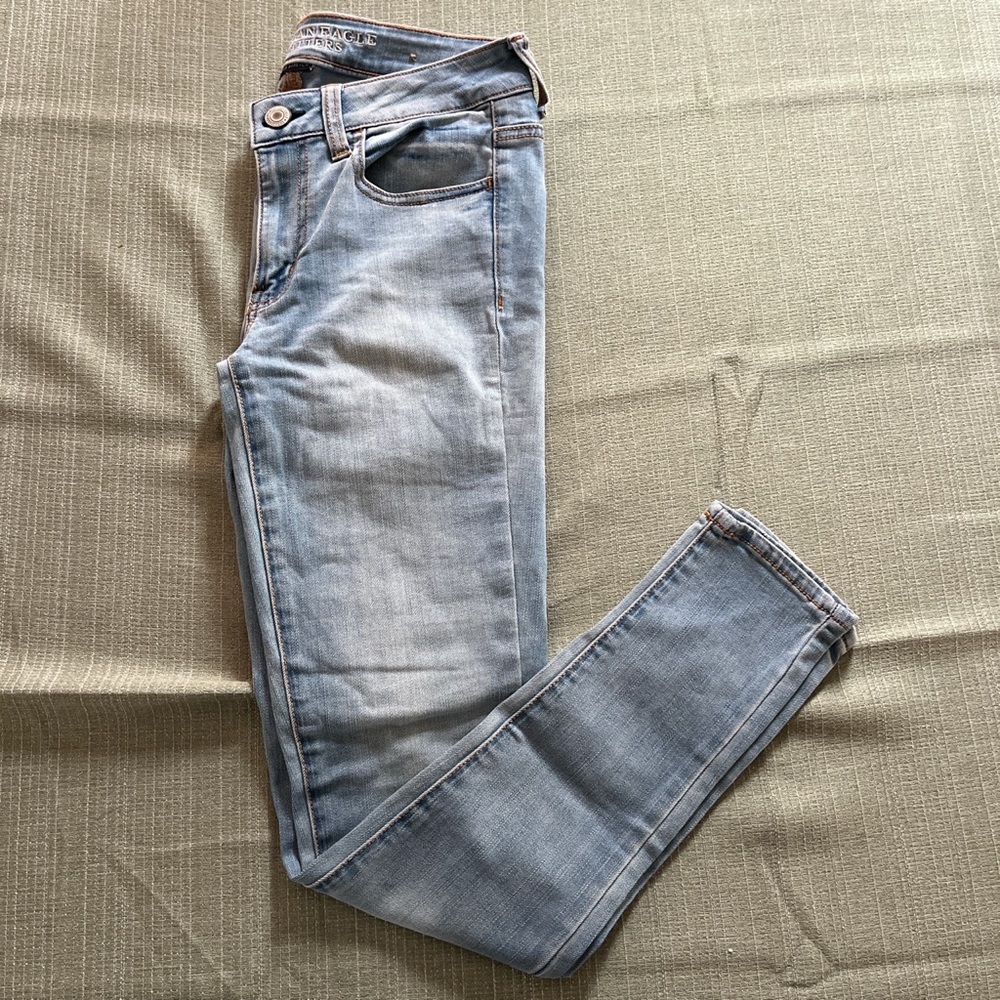 Light Wash American Eagle Jeans